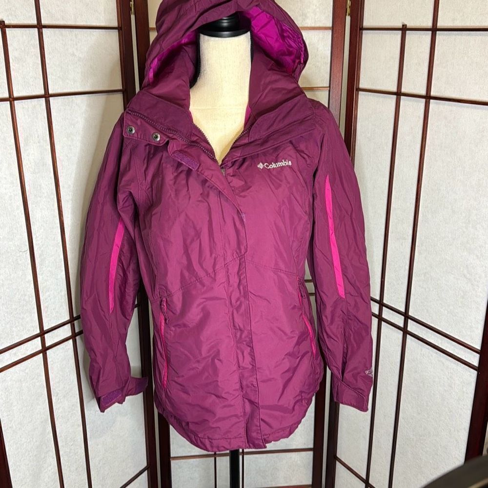Columbia purple hooded Omni tech coat small